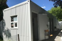 Mobilna łaźnia dla bezdomnych działa w Warszawie