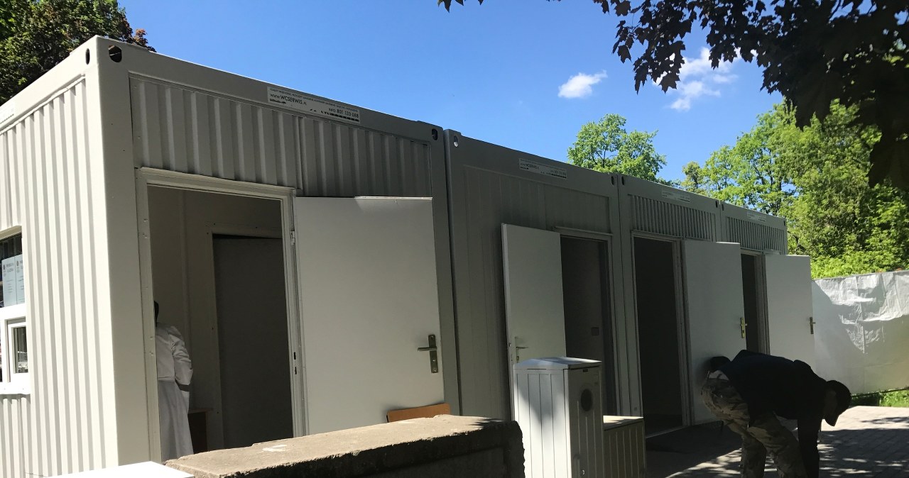 Mobilna łaźnia dla bezdomnych działa w Warszawie