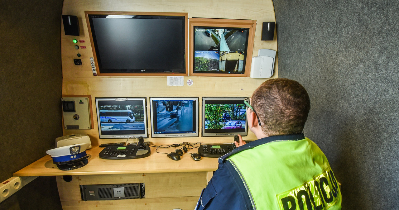 Mobilne centrum monitoringu od środka /Polska Press /East News