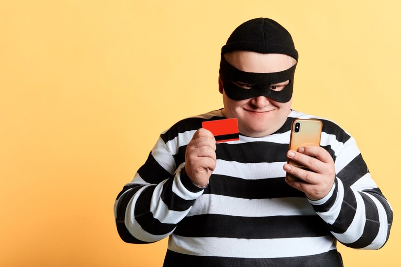 Mobilne potwierdzenie tożsamości to nowy sposób mBanku na walkę z oszustami. /123RF/PICSEL