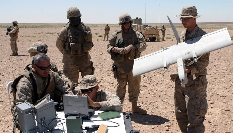 Mobilne punkty sterowania dronami były skonstruowane na zlecenie piechoty morskiej /AFP