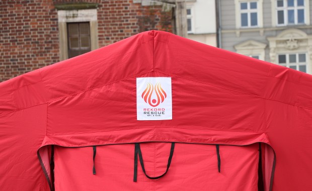 Mobilne punkty szczepień na majówkę. Jeden z nich stanął na krakowskim Rynku