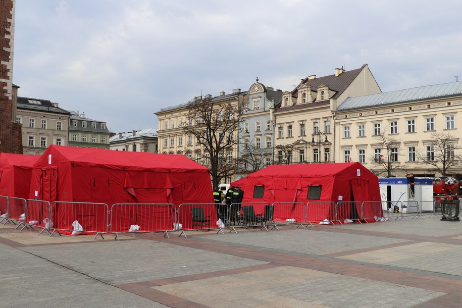 Mobilny punkt szczepień w Krakowie /Jacek Skóra /RMF FM