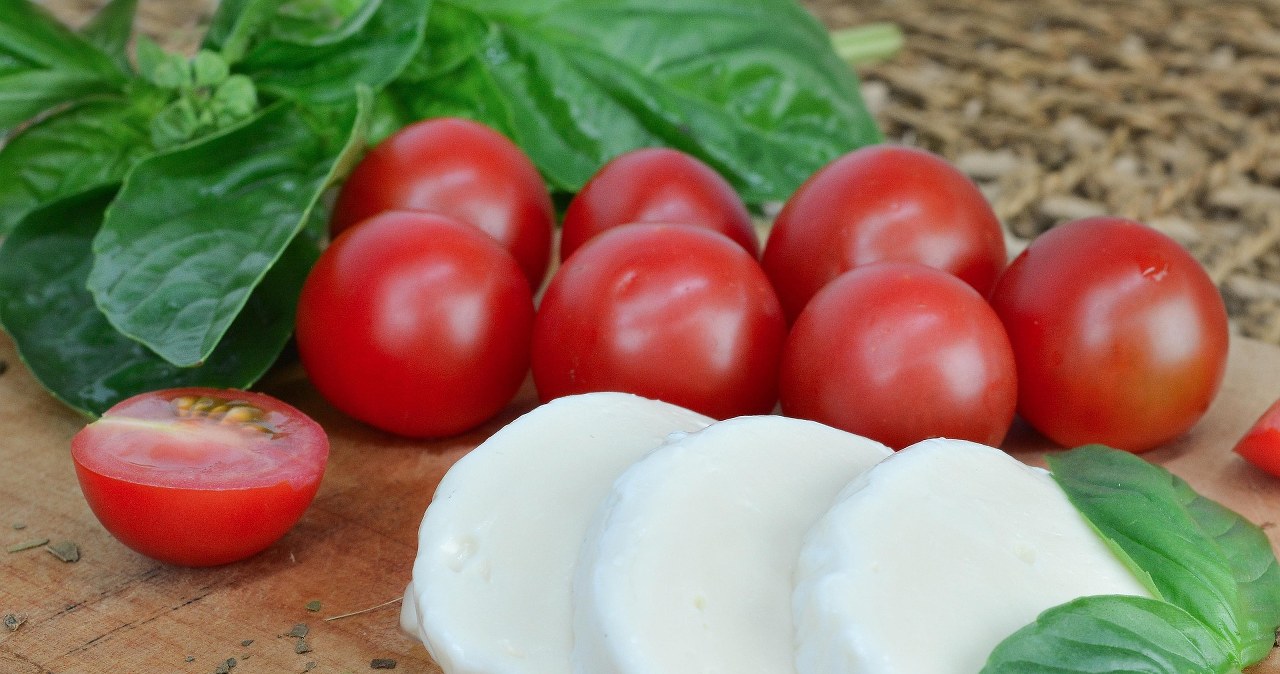 Моцарелла - хороше джерело білка, забезпечує тривале відчуття ситості та регулює рівень глюкози в крові /pixabay.com