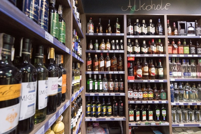 Mocne alkohole są w Polsce dużo mniej popularne niż piwo /Wojciech Strozyk/REPORTER /Reporter