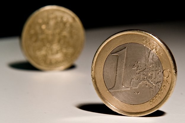 Mocne euro w ostatnich latach przesłoniło państwom eurostrefy problemy fiskalne /AFP