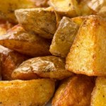 Mocno chrupiące opiekane ziemniaczki. Już dawno zapomniałam o mrożonych frytkach ze sklepu