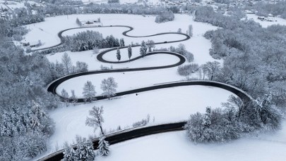 Mocny atak zimy. Dziesiątki tysięcy gospodarstw bez prądu
