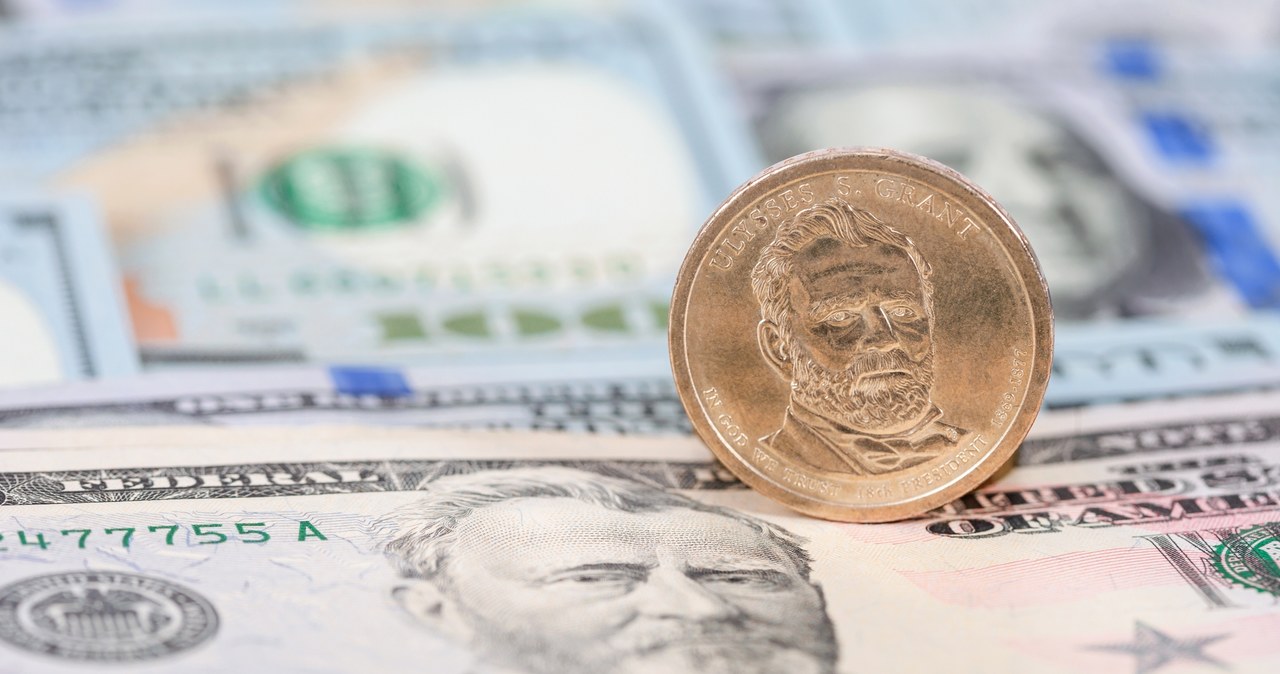 Mocny dolar osłabia surowce. Traci złoto i ropa /123RF/PICSEL