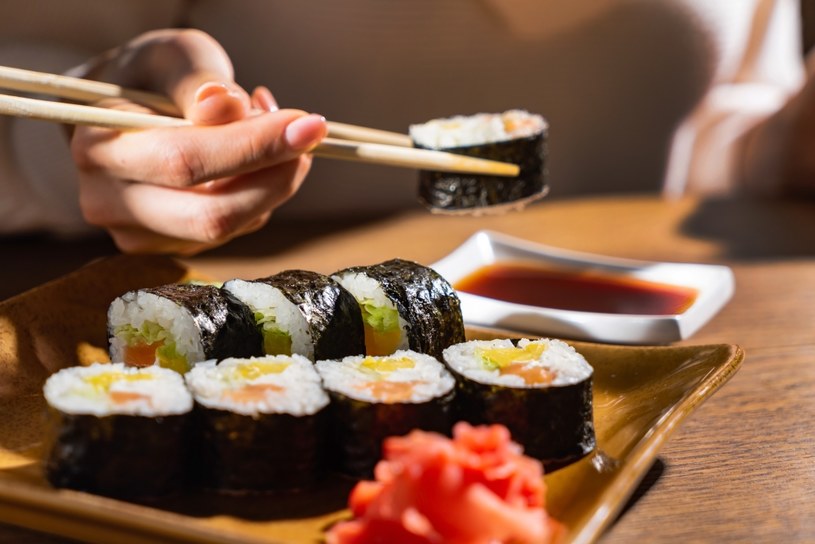 Moczenie sushi w sosie sojowym zabija to, co w nim najlepsze /123RF/PICSEL