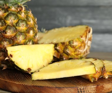 Moda na drogie owoce przybiera na sile. Ananas za 1500 zł schodzi na pniu