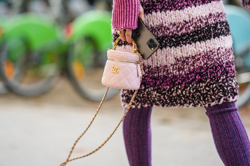 Moda to zabawa. Można pozwolić sobie na odrobinę humoru /Getty Images