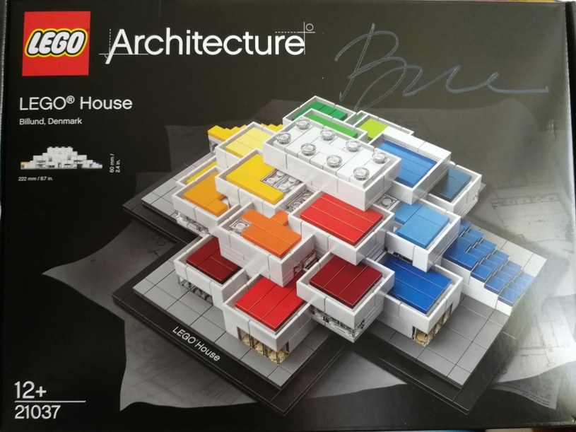 Model budynku z autografem architekta Bjarke Ingelsa /Adam Wieczorek /INTERIA.PL