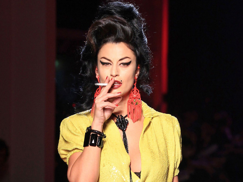 Modelka wystylizowana na Amy Winehouse /AFP