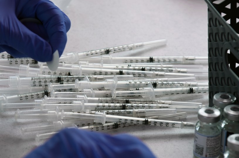 Moderna i Takeda - dystrybutor jej szczepionek na Japonię - wstrzymały w sierpniu stosowanie trzech partii produktu /Paul Hennessy/NurPhoto /Getty Images