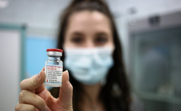 Moderna: Szczepionka przeciwko wariantom Covid-19 na przełomie lata i jesieni