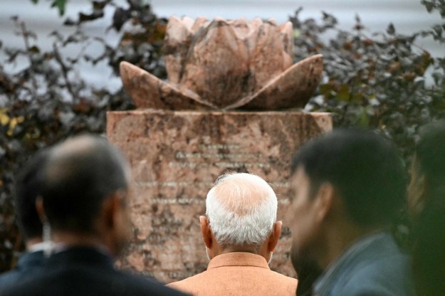 Modi przy pomniku  Dobrego Maharadży /SERGEI GAPON/AFP /East News