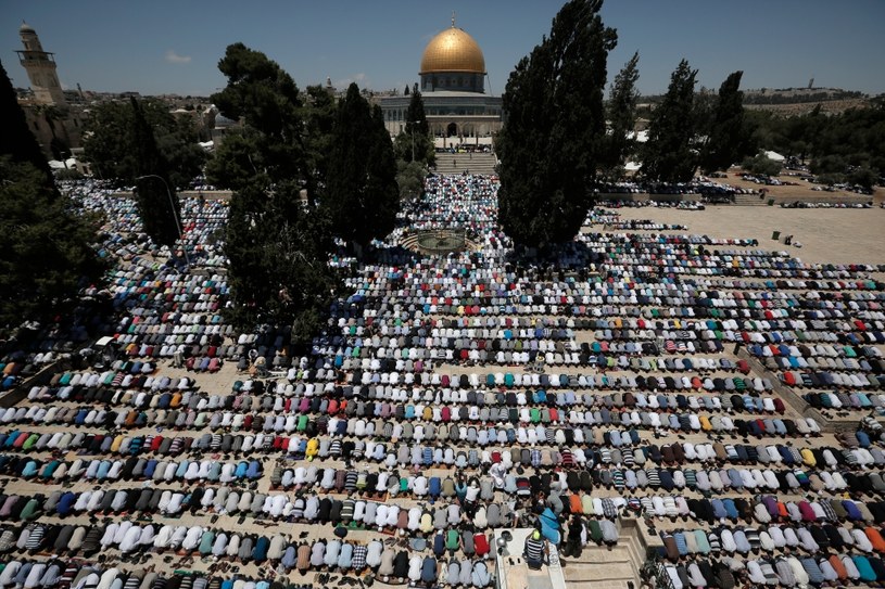 Modlący się muzułmanie /AFP