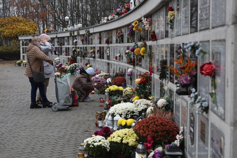 Modlitwy za dusze zmarłych. Jakie intencje wybrać na Dzień Zaduszny?
