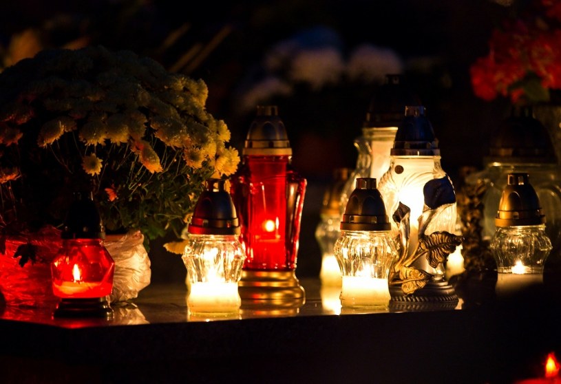 Modlitwy za zmarłych rodziców, małżonków i bliskich. To nie tylko "Wieczny odpoczynek"