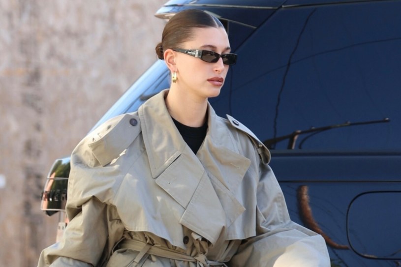 Modna fryzura powoduje łysienie? Uwielbia ją Hailey Bieber i Jennifer Lopez /Backgrid/East News /East News