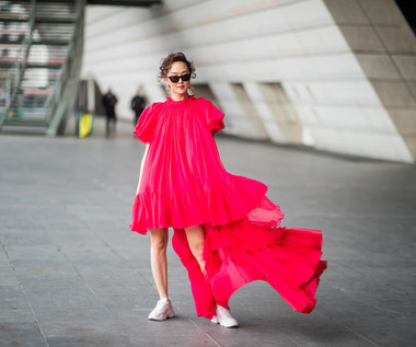 Modne sukienki na wiosnę 2022: Bufy wracają do łask! 