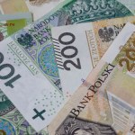 ​Mogą dostać aż 1000 zł miesięcznie. Sprawdź, komu przysługuje ten dodatek