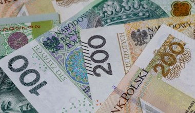 ​Mogą dostać aż 1000 zł miesięcznie. Sprawdź, komu przysługuje ten dodatek