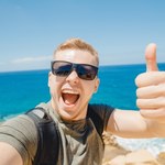 Mogą zamienić wakacje w koszmar. 9 zakazanych gestów za granicą 