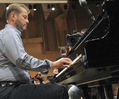 - Mój bohater ma bardzo wiele cech negatywnych - przyznał Artur Żmijewski.