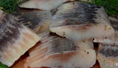 Mój dziadek zawsze moczył w tym śledzie przed wigilią. Do dziś pamiętam ich delikatny smak 