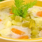 Moja babcia robi najlepszą zupę ogórkową. Pod koniec gotowania dodaje to