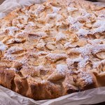 Moja babcia robi najlepsze ciasto z papierówkami. 1 składnik sprawia, że wychodzi z blachy