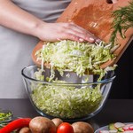 Moja mama robi surówkę z kapusty pekińskiej z takim dodatkiem. Znika w mgnieniu oka