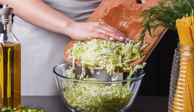Moja mama robi surówkę z kapusty pekińskiej z takim dodatkiem. Znika w mgnieniu oka