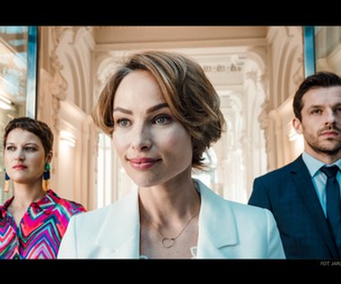 "Moja postać nie szuka miłości, ale zupełnym przypadkiem poznaje wymarzonego faceta i od razu pojawia się między nimi chemia" - mówi Weronika Książkiewicz, odtwórczyni roli Malwiny.