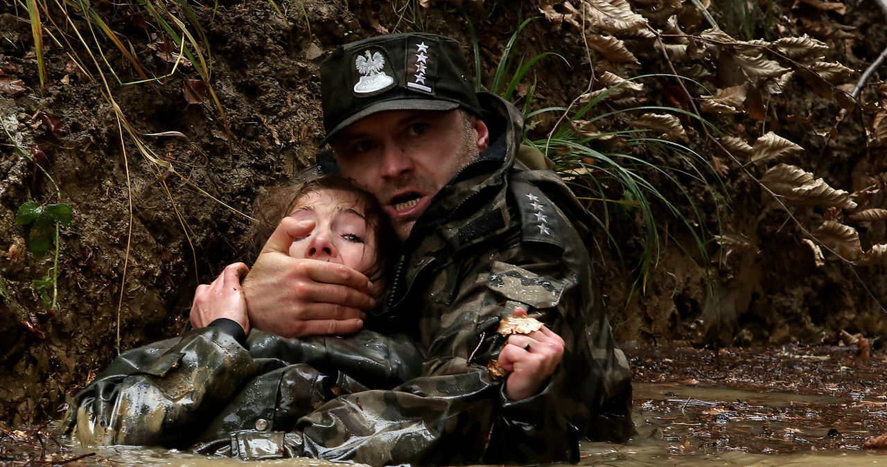 – Moja rola, podobnie jak pozostałych aktorów, wymaga tężyzny fizycznej – mówi Dagmara Bąk. Na zdj. z Leszkiem Lichotą. /Krzysztof Wiktor /HBO