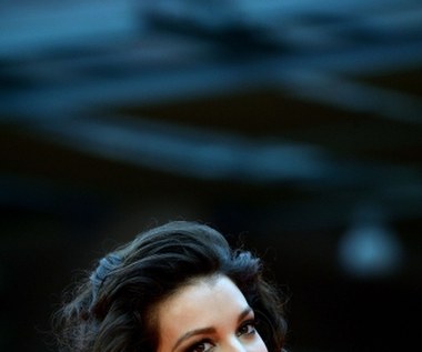 "Moje córki krowy" to wzruszająca i zabawna historia dwóch sióstr (Gabriela Muskała i Agata Kulesza), które postawione w trudnej sytuacji życiowej zmuszone są współdziałać, mimo wzajemnej niechęci. 

Maria Dębska wcieliła się w postać córki bohaterki granej przez Agatę Kuleszę.

 