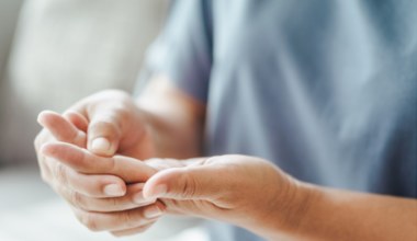 Mokre ręce to nie zawsze wina upału. Szwankować może ważny narząd