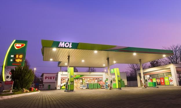 MOL chce stworzyć w regionie sieć elektrycznych stacji ładowania /&copy;123RF/PICSEL