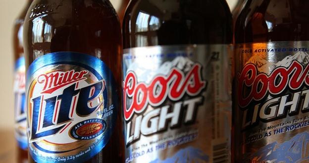 Molson Coors wytwarza takie piwa jak Carling, Blue Moon i Coors Light /AFP