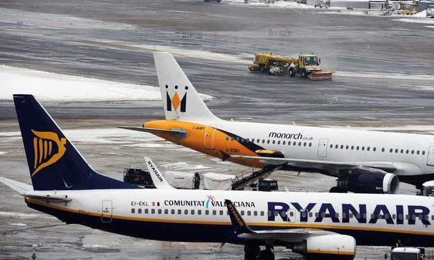Monarch zwolni 100 osób, Ryanair ma się świetnie... /AFP