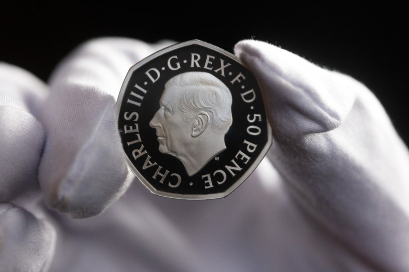 Moneta z wizerunkiem króla Karola III trafiła do obiegu /Chris Ratcliffe/Bloomberg via Getty Images /Getty Images