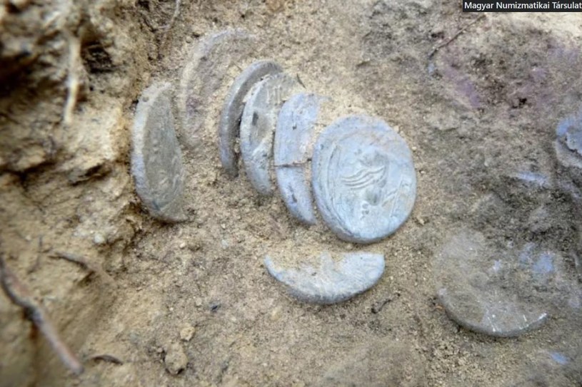 Monety przeleżały w ziemi 2000 lat /Facebook