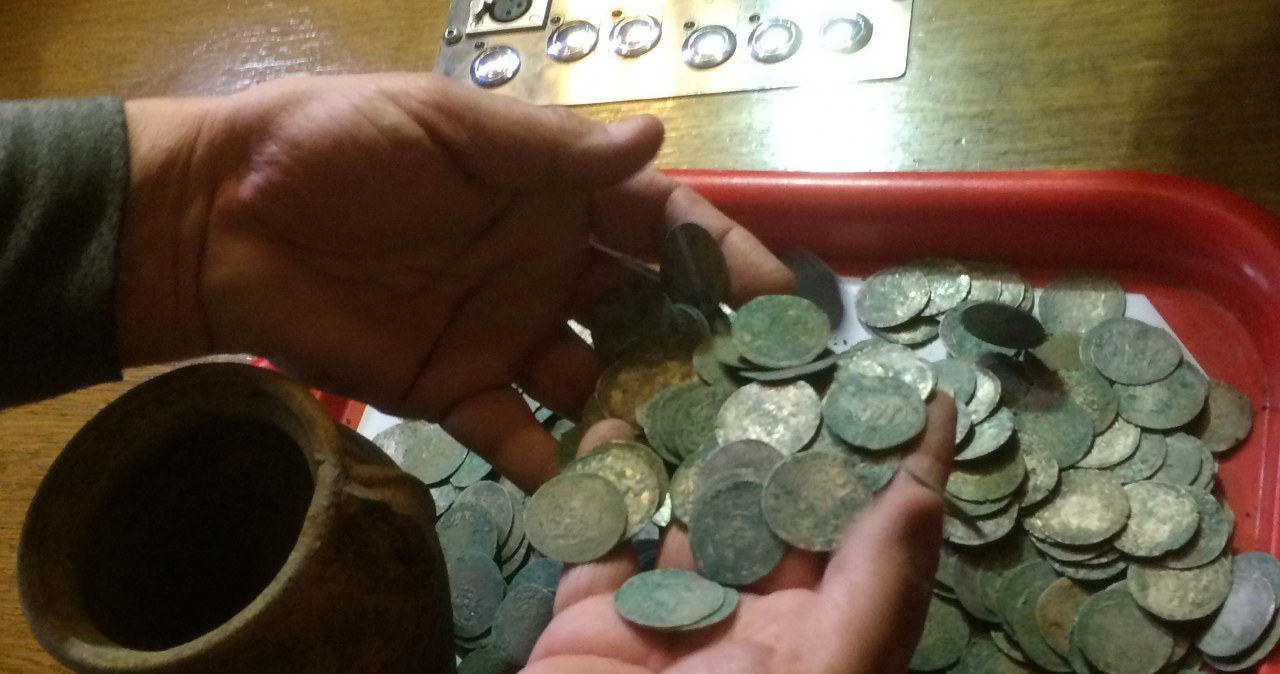 Monety sprzed 600 lat odnalezione w Wałbrzychu