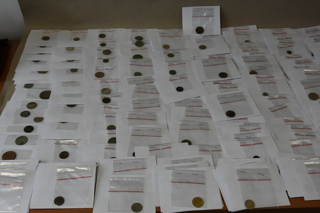 Monety znalezione przez 19-latka /KPP Lubaczów /Policja