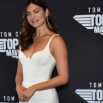 Monica Barbaro z "Top Gun Maverick" znów na pokładzie myśliwca