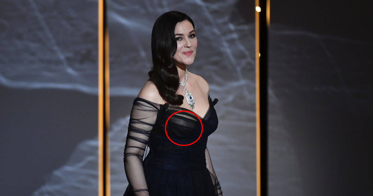 Monica Bellucci: Namiętny pocałunek na gali i... odsłonięty sutek! -  pomponik.pl