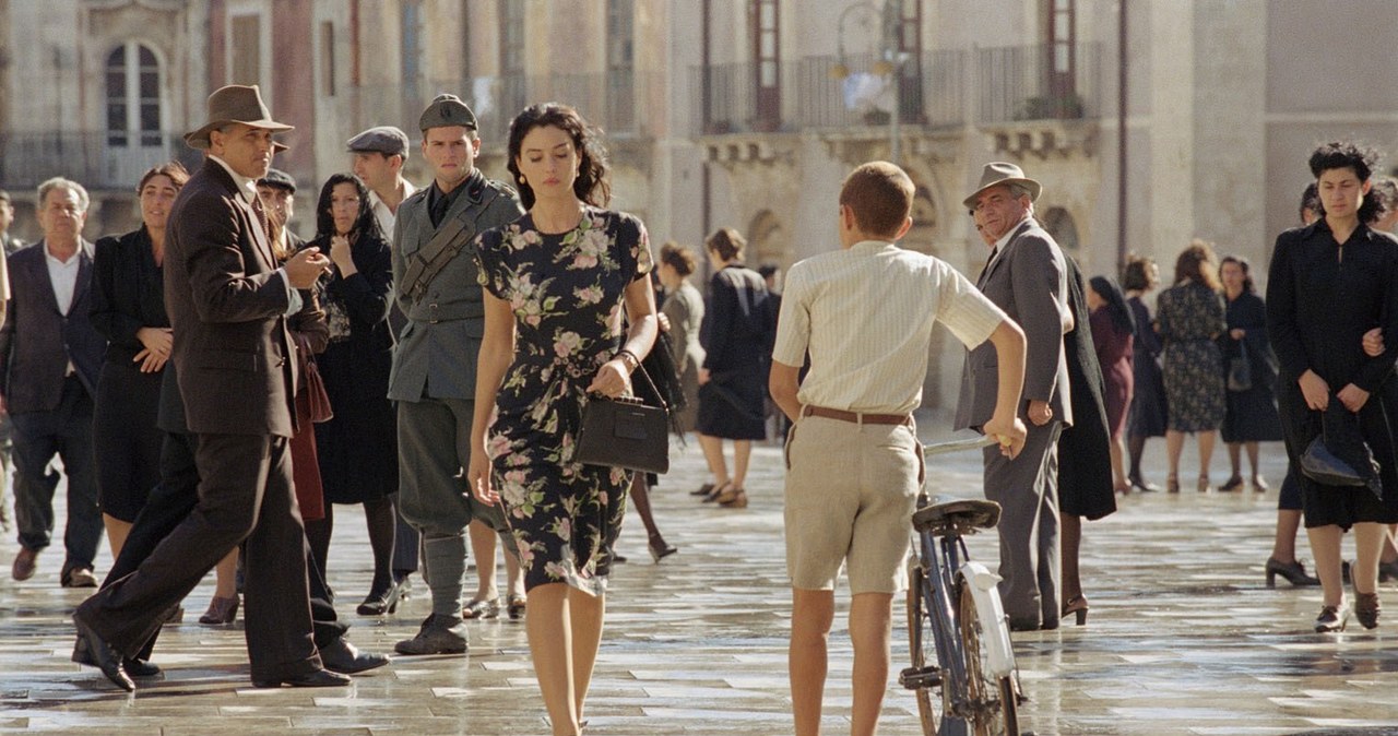 Monica Bellucci w filmie "Malena" /Bridgeman Images – RDA /Agencja FORUM