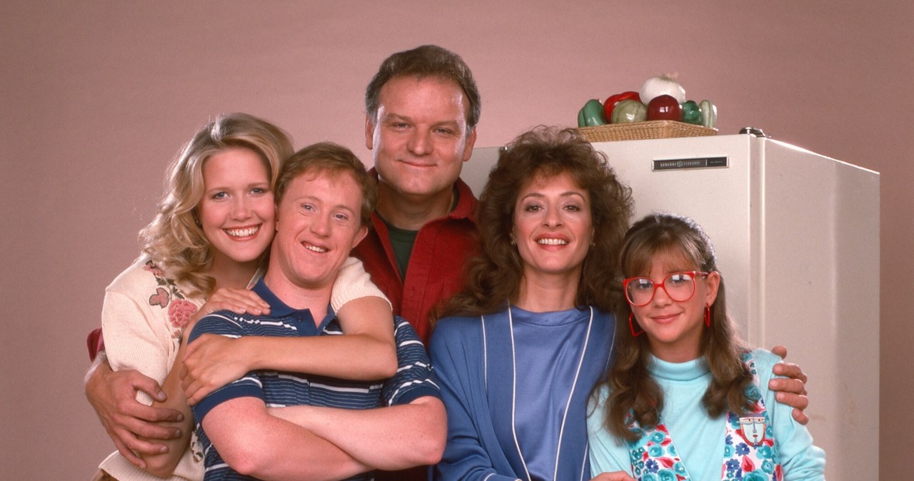 Monique Lanier, Chris Burke, Bill Smitrovich, Patti LuPone, Kellie Martin w serialu "Dzień za dniem" /ABC/Courtesy Everett Collection /East News